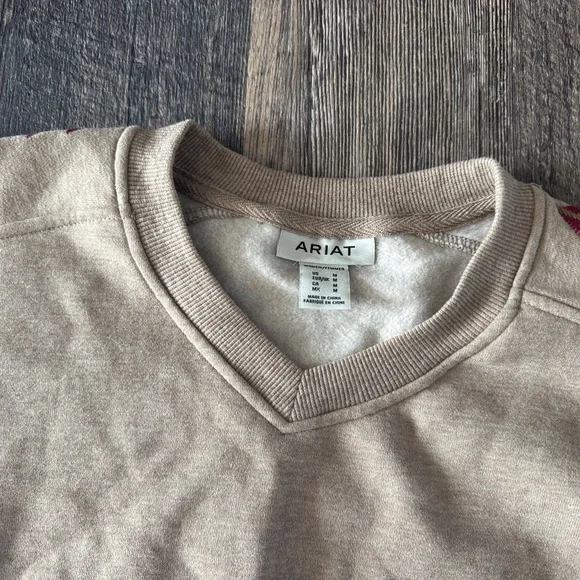 Ariat women’s Sweatshirt, tan with maroon Aztec embroidery - Picture 2 of 3